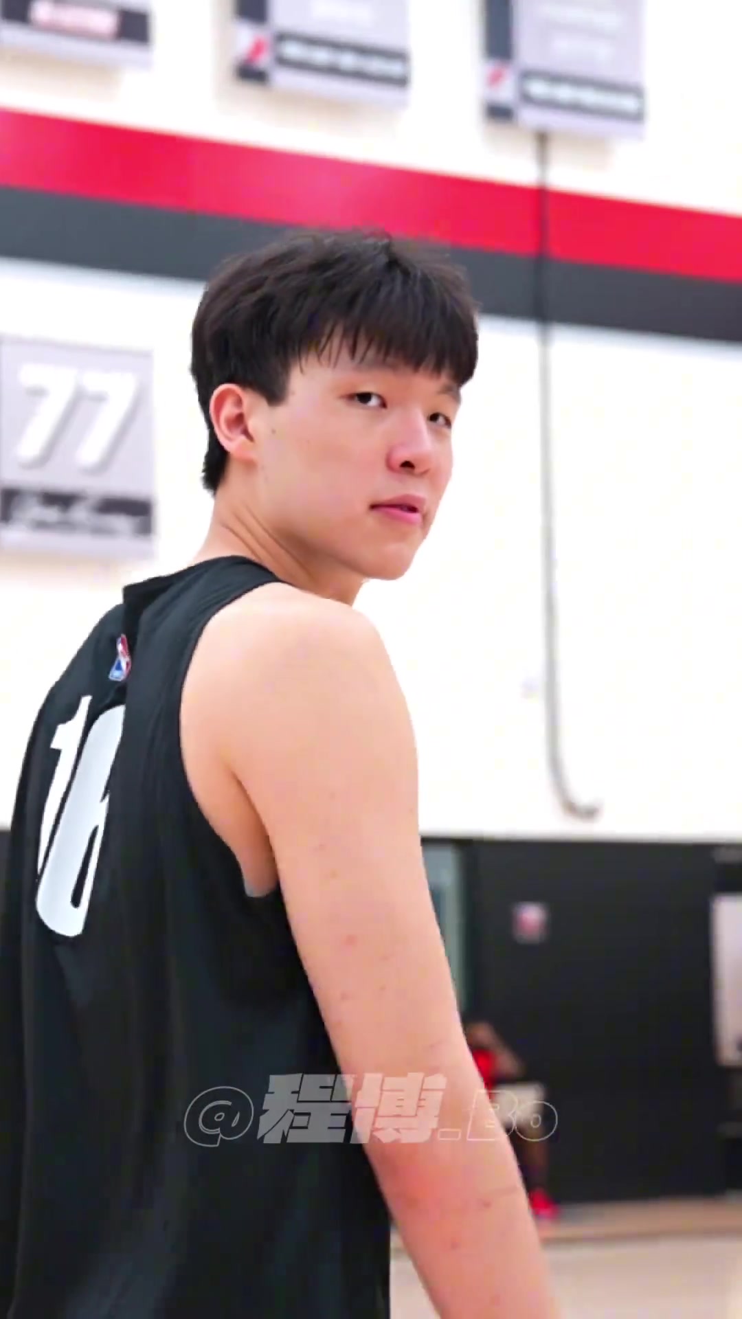 KOK体育网页版-期待首秀！夏联第三日杨瀚森训练后底角三分五连中