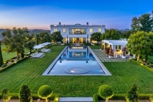 KOK体育APP-浓眉3990万美元出售洛杉矶豪宅 内含8间卧室&amp;奥运会规格泳池