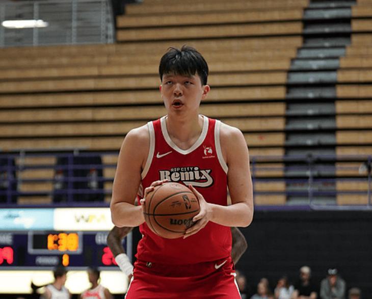 KOK百家乐-杨瀚森31分8板！生涯最佳一战，湖人升西部第3，西部格局彻底改变